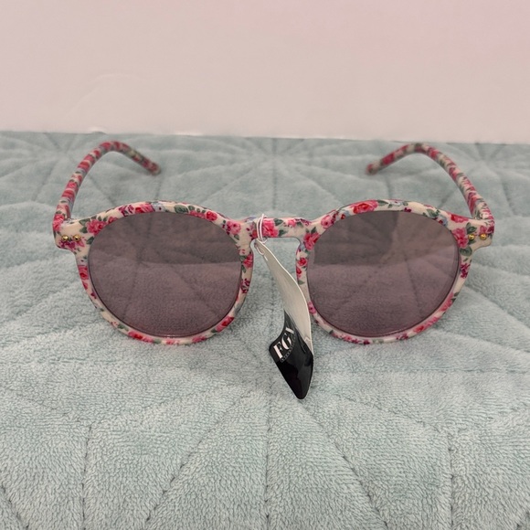 Sunglasses ๐ Floral with Pink Lenses by: FGX International - Picture 4 of 8